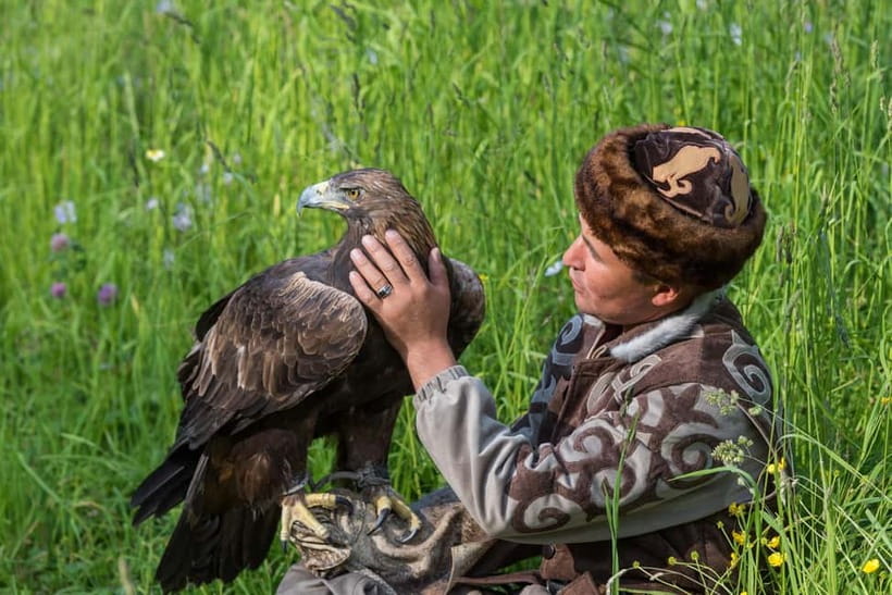 Almaty: Falconry show and Big Almaty Gorge - Alma-Arasan and the first mountain views