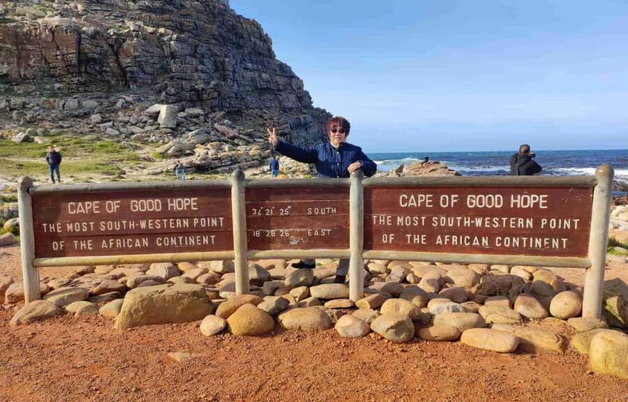 Best of Cape Private Tour Cape Point+Penguins+Table Mountain - Bo Kaap begins the day with color and history