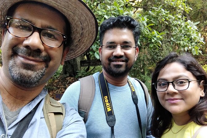 Bird Observation in the National Park of Uruapan. - Using binoculars and learning to find birds