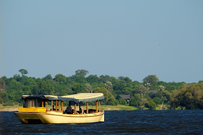 Birdwatching Cruise in Zambezi River with Breakfast - How the small group changes the cruise