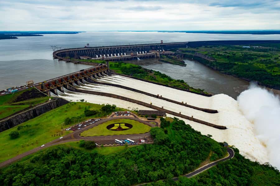 Brazilian Falls, Bird Park and Itaipu Dam - Parque das Aves: two hours among Brazilian birds