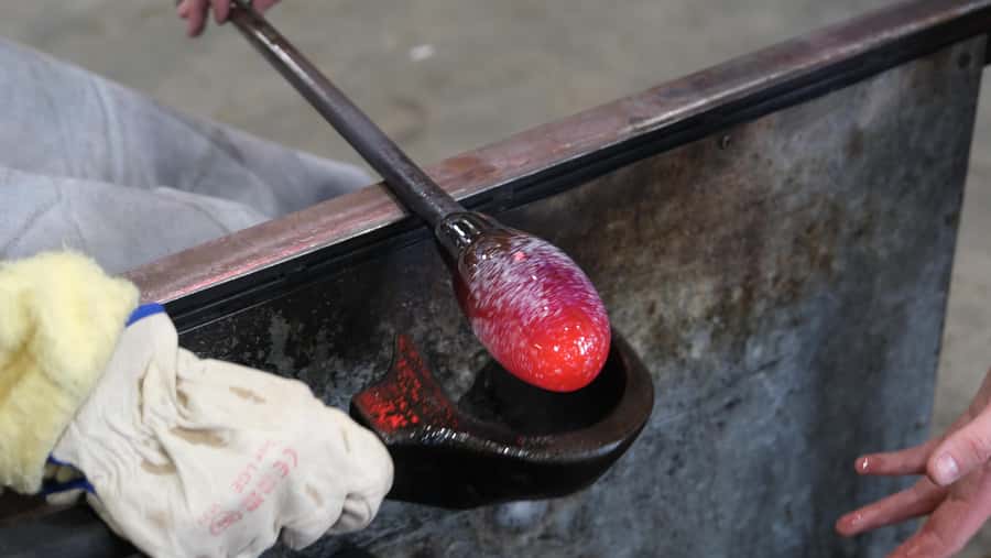 Canberra Glassblowing Experience: Make Your Own Bird - Dressing for Heat and Safety
