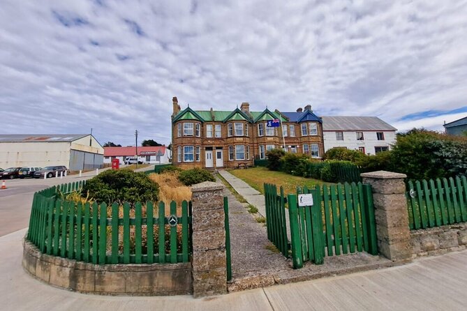 Falkland Islands Shared Tour Sightseeing with Penguins - Yorke Bay: the first serious wildlife stop