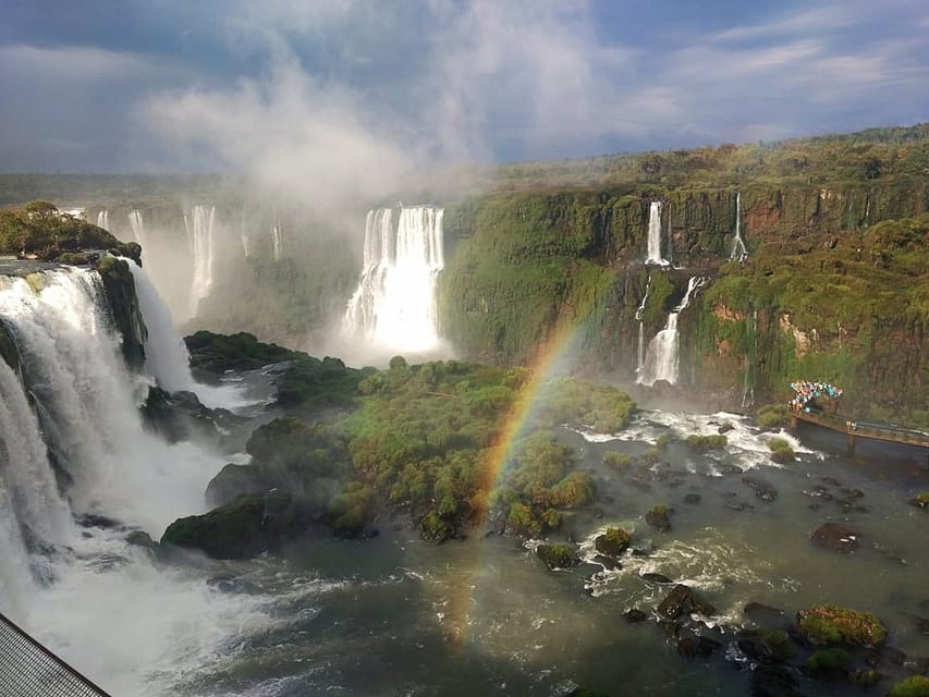 From Foz do Iguaçu: Brazilian Falls and Bird Park Tour - What the guides add to the day