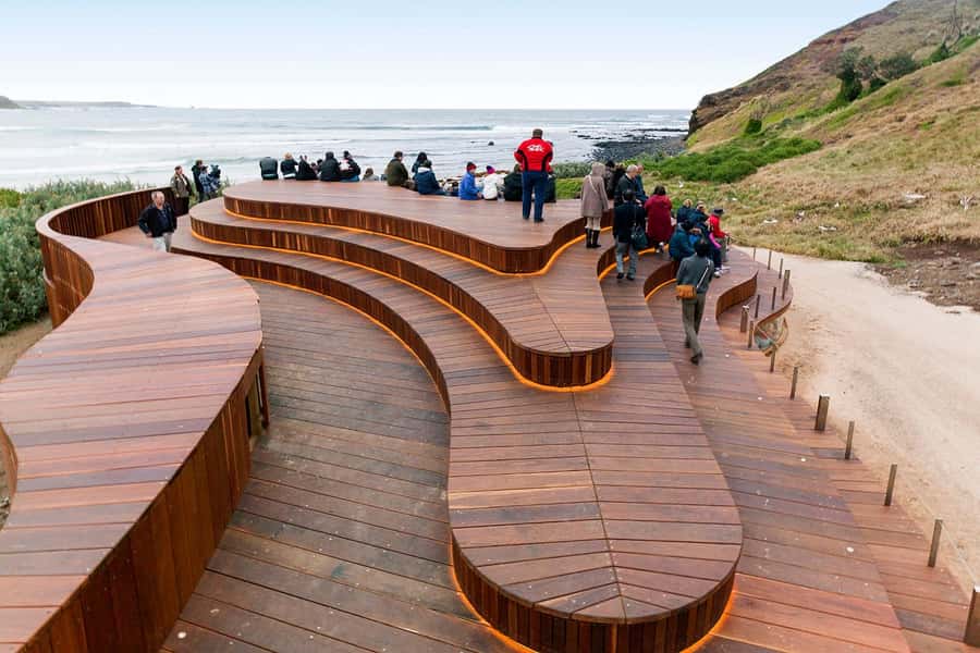 From Melbourne: Phillip Island Penguin Parade Express Tour - Cowes gives you a useful meal break