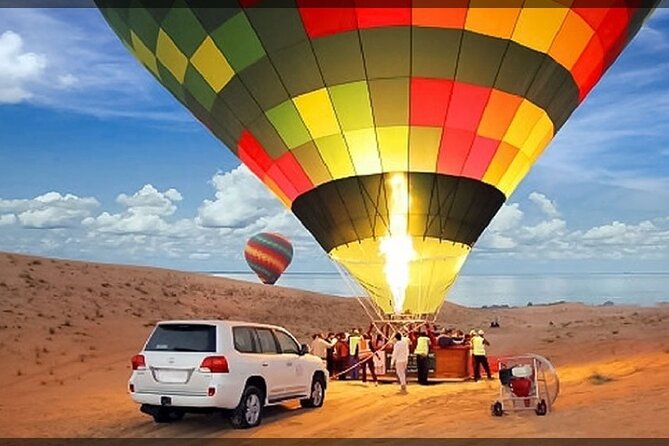 Hot Air Balloon Flight in Dubai with Breakfast, Falconry and Camel Ride - The falconry demonstration