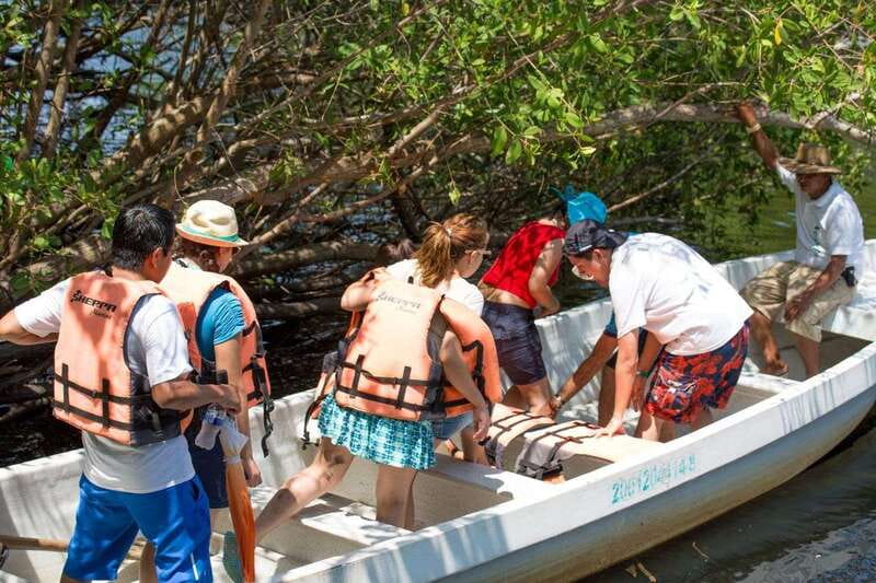 Huatulco: Ecotour with Crocodiles & migrating birds - Pickup and the eight-hour schedule