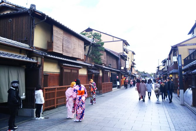 Kyoto Late Bird Walking Tour - The guides are the main value
