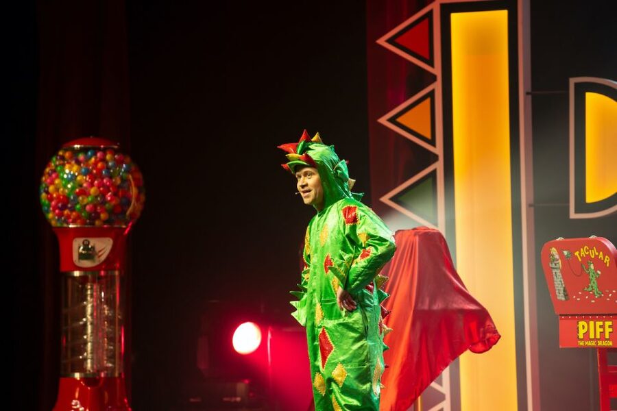 Las Vegas: Piff the Magic Dragon Show at the Flamingo - What makes the holiday edition different