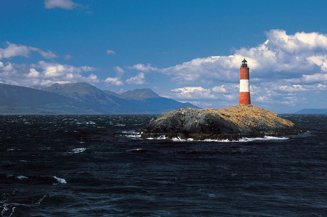 Navigate through the Beagle Channel: Seal, Bird & Penguin Islands - What the Beagle Channel cruise is really like