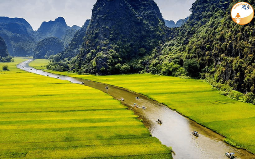 NINH BINH DAY TRIP: HOA LU,MUA CAVES &THUNG NHAM BIRD VALLEY - The morning road from Hanoi to Ninh Binh