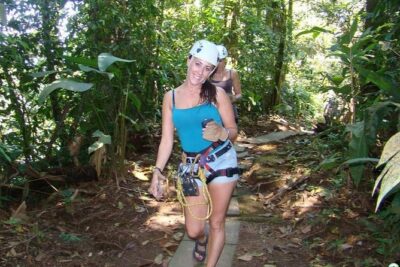 Private Full-Day Mindo Cloud Forest,Butterfly Farm, Chocolate Tour bird watching