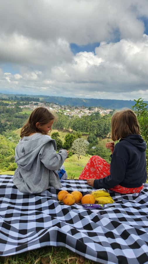 Salento: hike to learn about Birds - Binoculars, fruit, and water: what the $60 covers