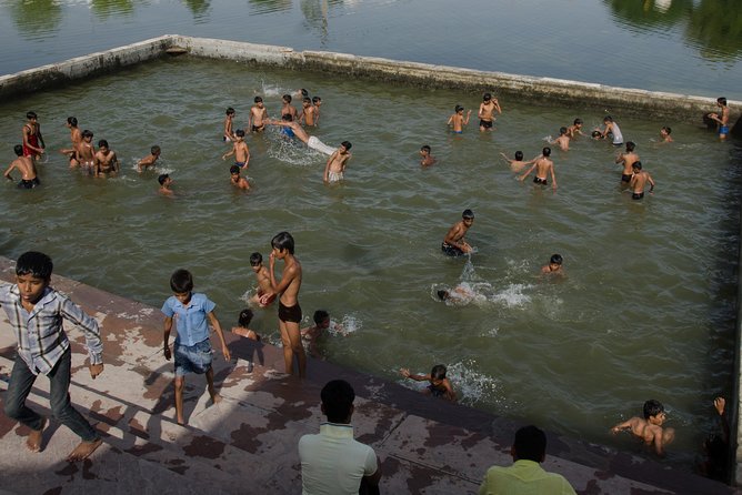 Sambhar Tour - temples, salt lake, bird watching, heritage walk - Walking Through Sambhar Town