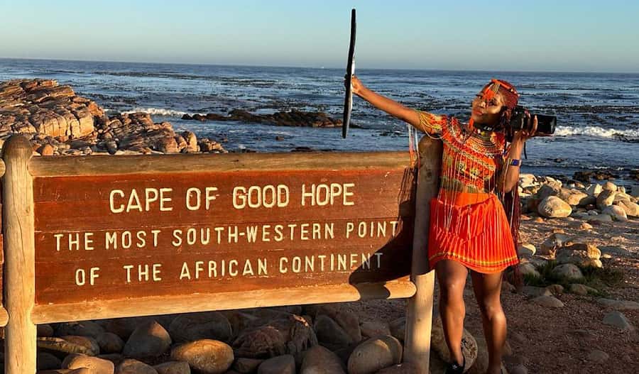 Table Mountain, Boulder's Penguins & Cape Point Private Tour - Starting in Bo-Kaap with 30 minutes of colour